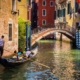 Venezia con gondola e canale