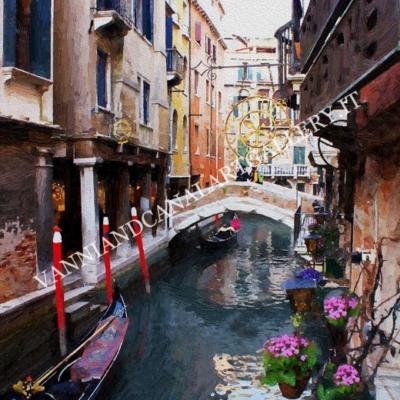 Canale con fiori e gondola (Venezia)